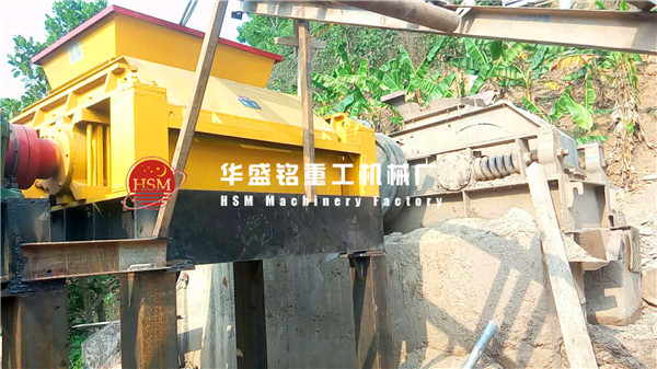 對(duì)輥破碎機(jī)圖片